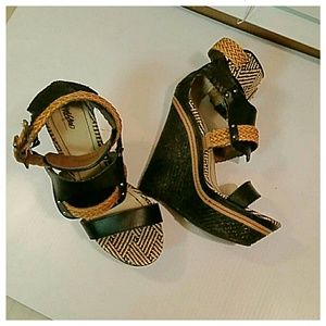 Mossimo black and yellow wedge heels